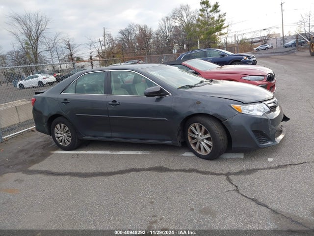 4T1BD1FK5EU112588 Toyota Camry Hybrid Le
