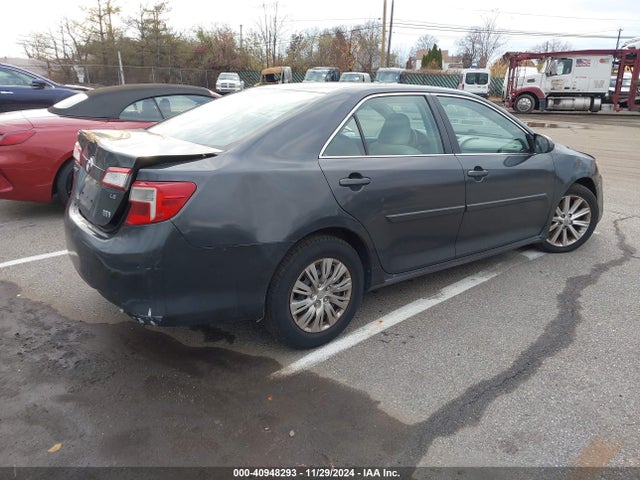 4T1BD1FK5EU112588 Toyota Camry Hybrid Le