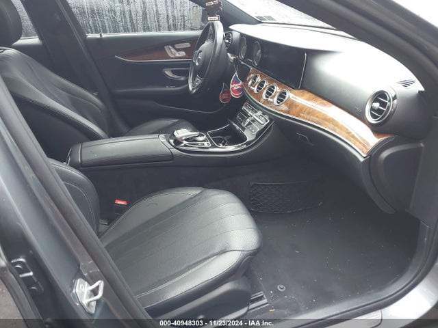 WDDZF4KB4HA022882 Mercedes-Benz E 300 4matic
