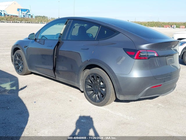 2021 TESLA MODEL Y 5YJYGDEE0MF184275 Photo 2