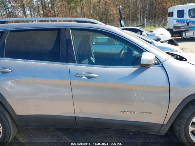 1C4PJLCB9KD365900 Jeep Cherokee Latitude