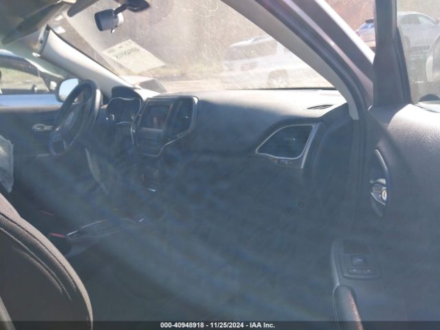 1C4PJLCB9KD365900 Jeep Cherokee Latitude