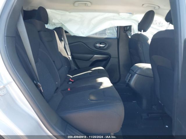 1C4PJLCB9KD365900 Jeep Cherokee Latitude