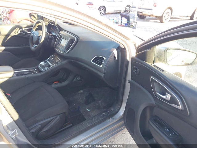 Chrysler 200 Limited 2015 1C3CCCAB1FN528426 Image 5
