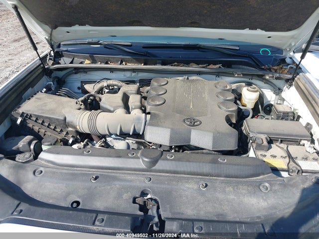 Toyota 4RUNNER SR5 2022 JTEEU5JR7N5265167 Image 10