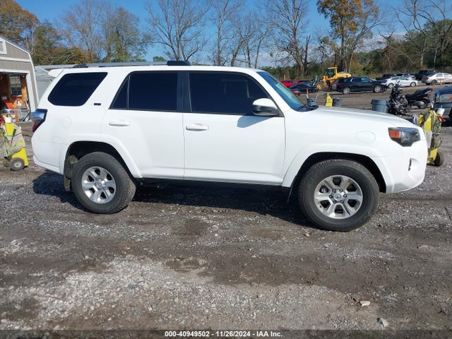 Toyota 4RUNNER SR5 2022 JTEEU5JR7N5265167 Image 13