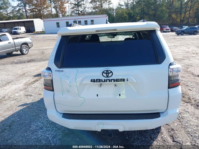 Toyota 4RUNNER SR5 2022 JTEEU5JR7N5265167 Image 16