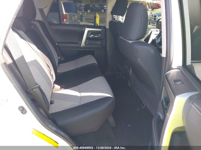 Toyota 4RUNNER SR5 2022 JTEEU5JR7N5265167 Image 8
