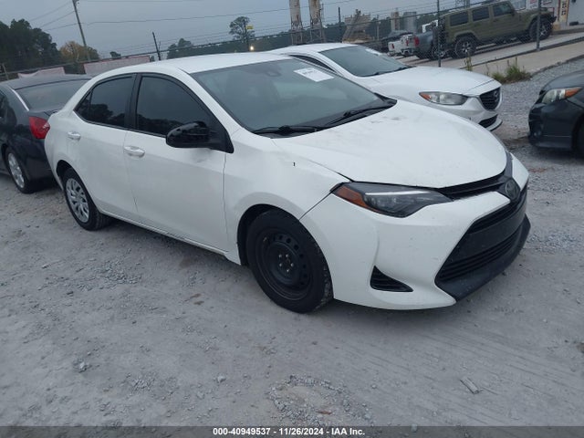 Toyota COROLLA LE 2018 5YFBURHE4JP768377 Image 1