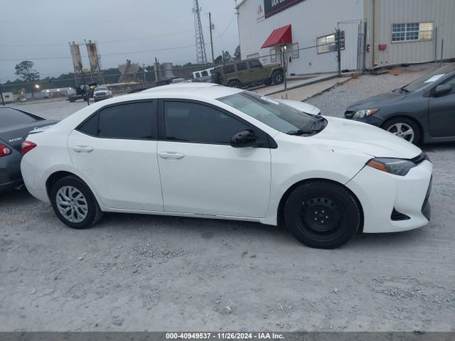 Toyota COROLLA LE 2018 5YFBURHE4JP768377 Image 13