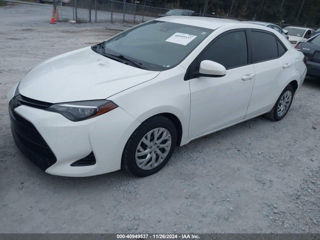 Toyota COROLLA LE 2018 5YFBURHE4JP768377 Image 2