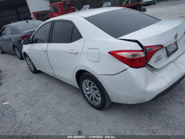 Toyota COROLLA LE 2018 5YFBURHE4JP768377 Image 3
