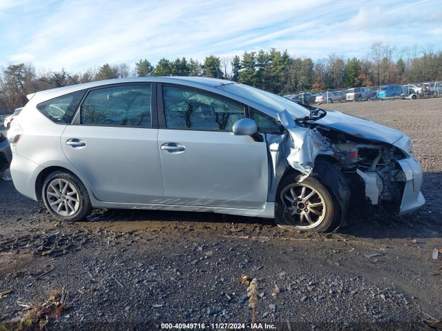 Toyota Prius V Two 2014 JTDZN3EU5EJ005928 Image 13