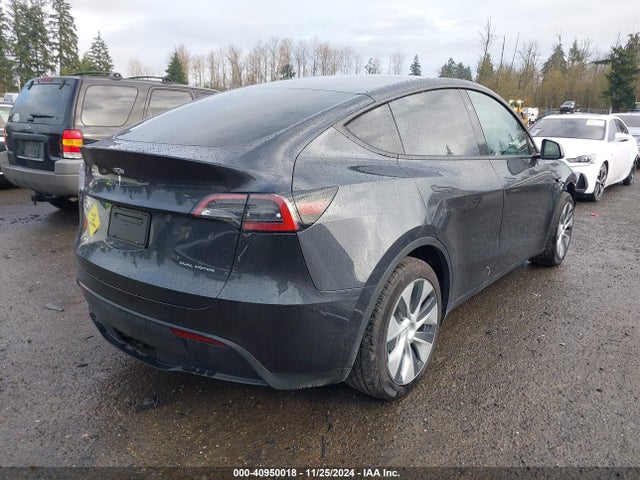 2024 TESLA MODEL Y 7SAYGDEE9RF015849 Photo 3