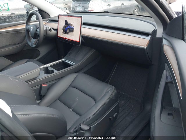 2024 TESLA MODEL Y 7SAYGDEE9RF015849 Photo 4