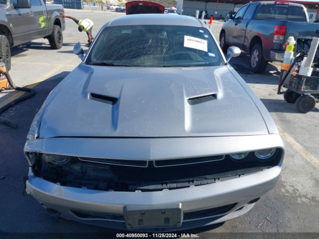 2C3CDZAG3JH138828 Dodge Challenger Sxt