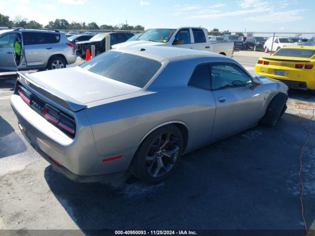 2C3CDZAG3JH138828 Dodge Challenger Sxt