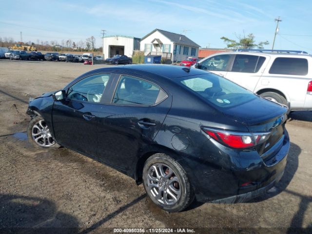3MYDLBYVXKY517319 Toyota YARIS LE