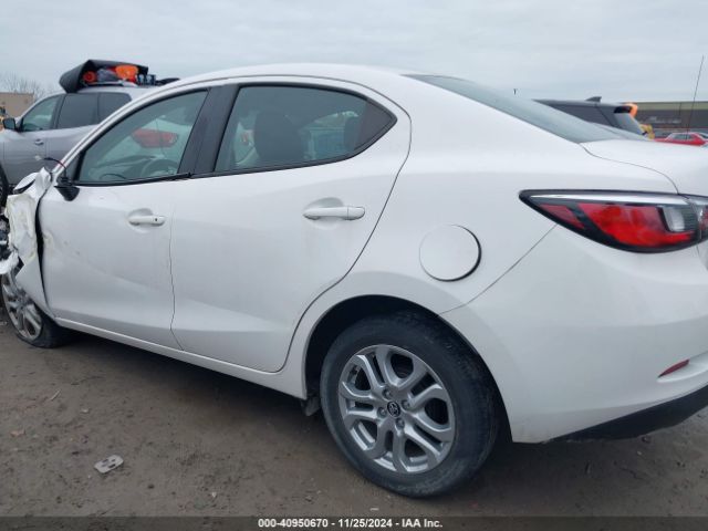 3MYDLBYV7JY323720 Toyota YARIS IA