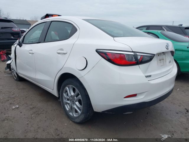3MYDLBYV7JY323720 Toyota YARIS IA