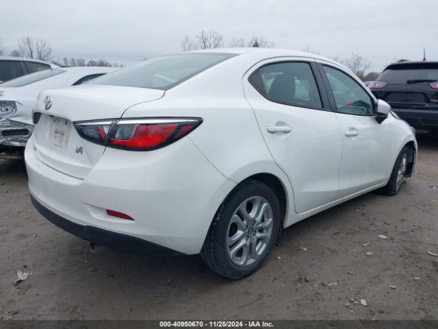 3MYDLBYV7JY323720 Toyota YARIS IA