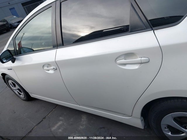 Toyota Prius 2015 JTDKN3DU6F0397358 Image 15