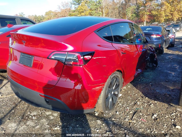 2024 TESLA MODEL Y 7SAYGDED7RA310226 Photo 3