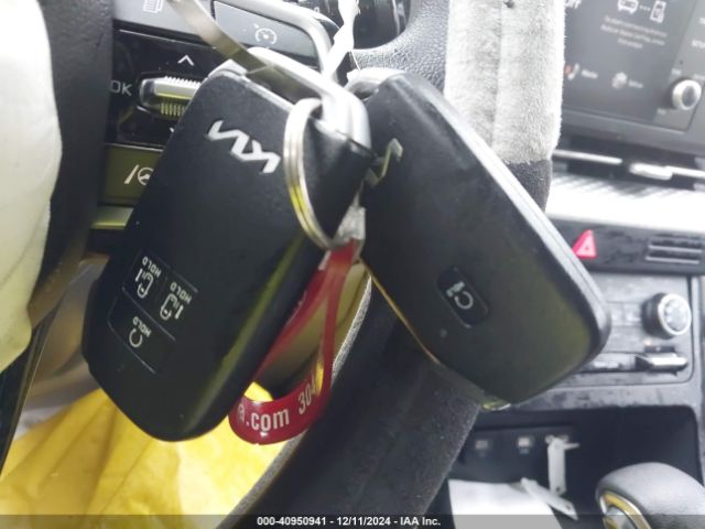 KNDNB4H36P6197303 KIA Carnival Mpv Lx