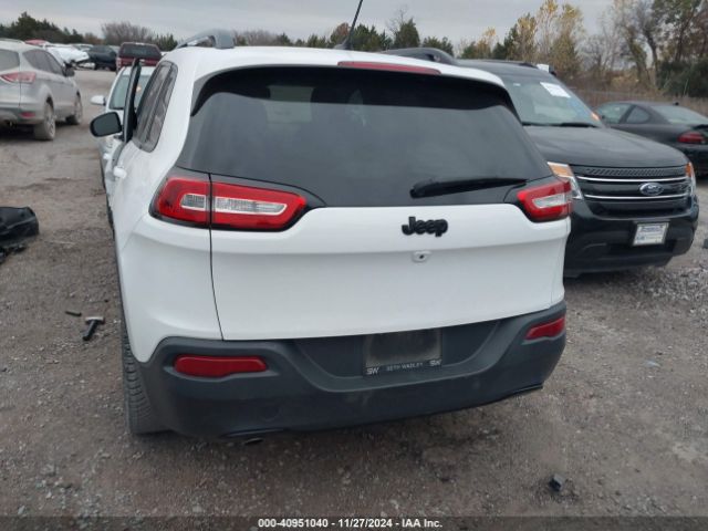 1C4PJLCB3JD556615 Jeep Cherokee Latitude Fwd