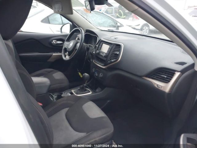 1C4PJLCB3JD556615 Jeep Cherokee Latitude Fwd