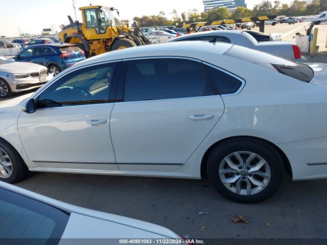 1VWAT7A39GC042850 Volkswagen Passat 1.8t S