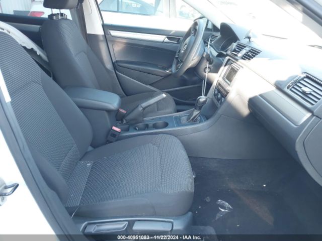 1VWAT7A39GC042850 Volkswagen Passat 1.8t S
