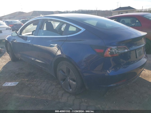 2019 TESLA MODEL 3 5YJ3E1EB7KF387729 Photo 2