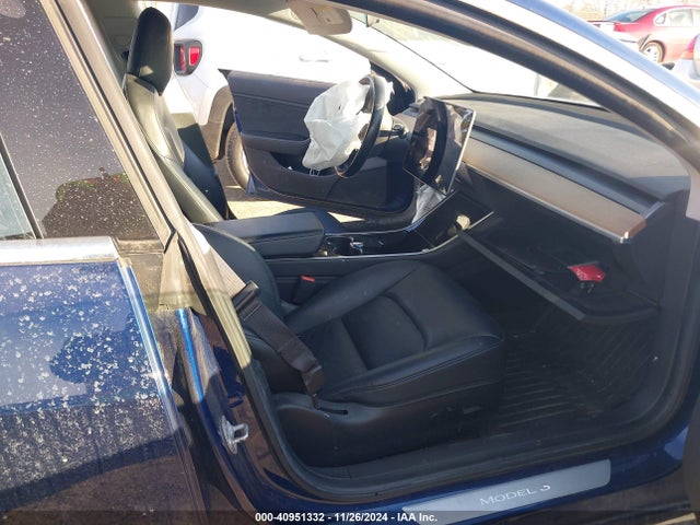 2019 TESLA MODEL 3 5YJ3E1EB7KF387729 Photo 4