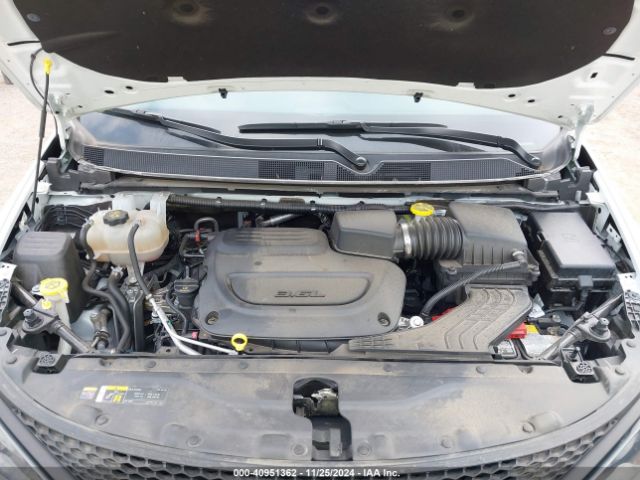 2C4RC1CG1PR564561 Chrysler Voyager Lx