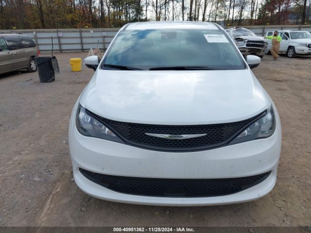2C4RC1CG1PR564561 Chrysler Voyager Lx