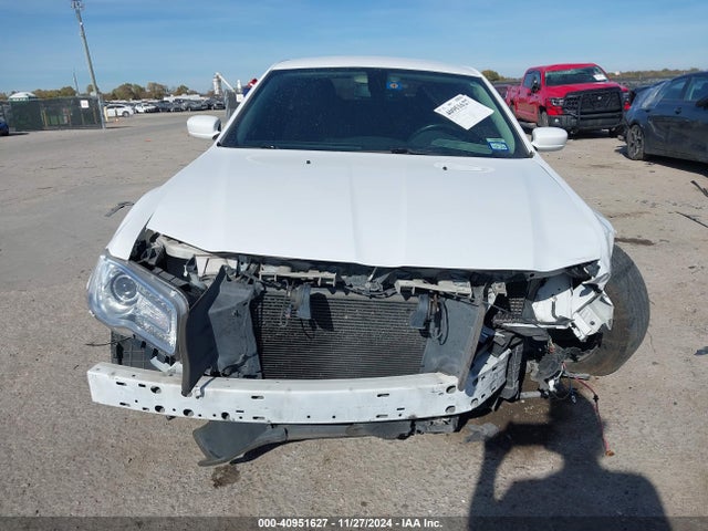 Chrysler 300 Touring 2018 2C3CCAAG5JH137345 Image 13