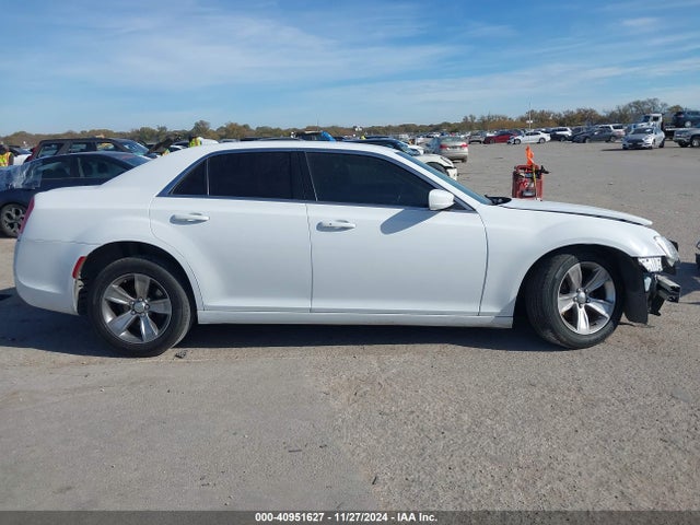 Chrysler 300 Touring 2018 2C3CCAAG5JH137345 Image 14