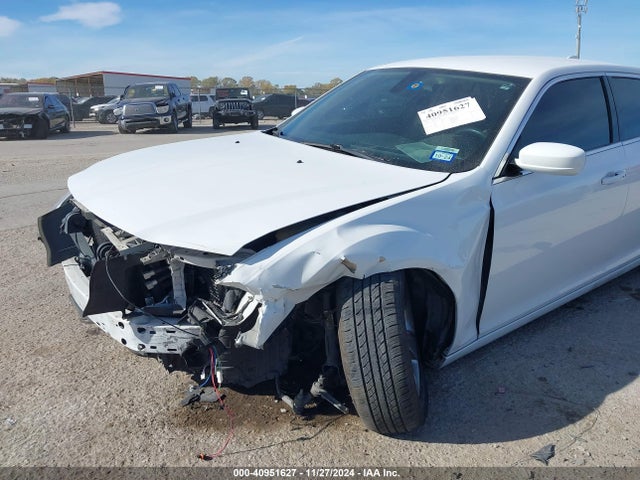 2C3CCAAG5JH137345 Chrysler 300 Touring