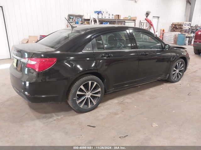 Chrysler 200 Touring 2014 1C3CCBBG7EN120371 Image 4
