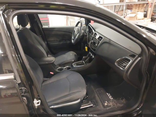 Chrysler 200 Touring 2014 1C3CCBBG7EN120371 Image 5
