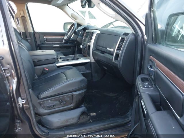 1C6RR7NM8KS749256 RAM 1500 Classic Laramie  4x4 5'7 Box