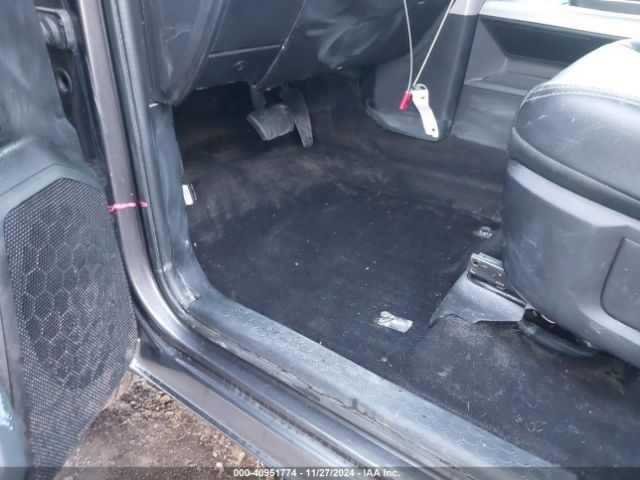 1C6RR7NM8KS749256 RAM 1500 Classic Laramie  4x4 5'7 Box