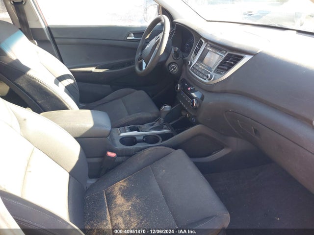 KM8J3CA46GU160512 Hyundai TUCSON SE