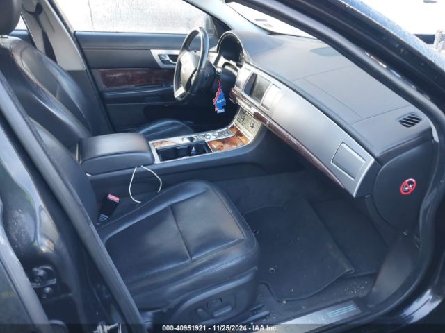 2011 JAGUAR XF SAJWA0GB5BLR82061 Photo 4
