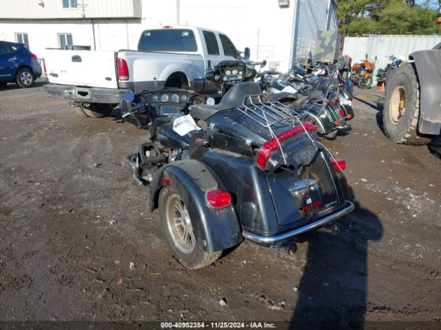 2018 HARLEY-DAVIDSON FLHTCUTG 1HD1MAD18JB852182 Photo 2