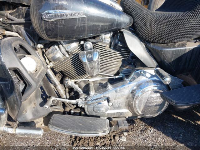 2018 HARLEY-DAVIDSON FLHTCUTG 1HD1MAD18JB852182 Photo 8
