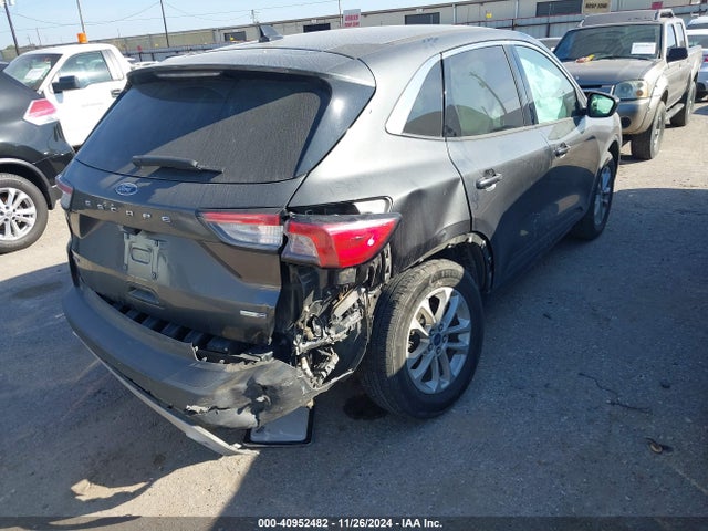 1FMCU9G63LUA52750 Ford ESCAPE SE