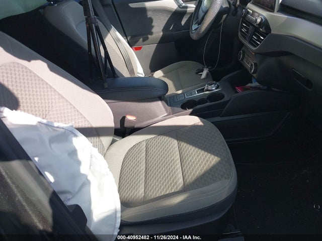 1FMCU9G63LUA52750 Ford ESCAPE SE