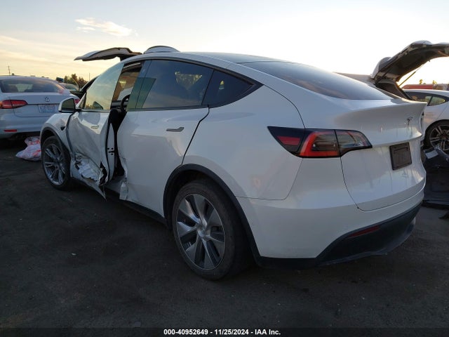 2021 TESLA MODEL Y 5YJYGDEE3MF090536 Photo 2